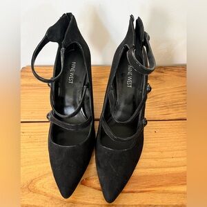 Nine West 9M Black Heels